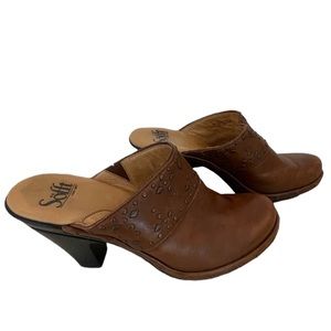 Sofft leather studded slide mule style
clogs in rich brown size 6.5